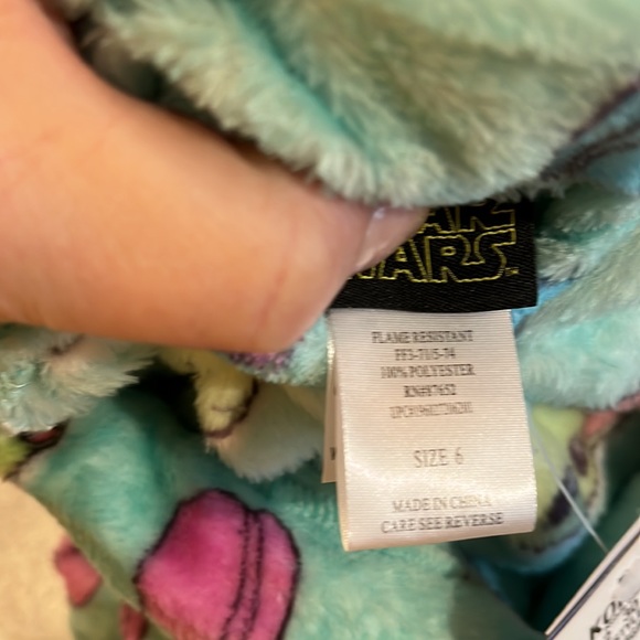 Disney The Mandalorian and Macarons Bathrobe - Picture 7 of 8